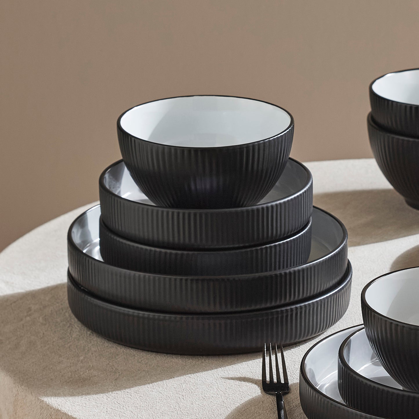 Larosso Stoneware Dinnerware Set - Black/White