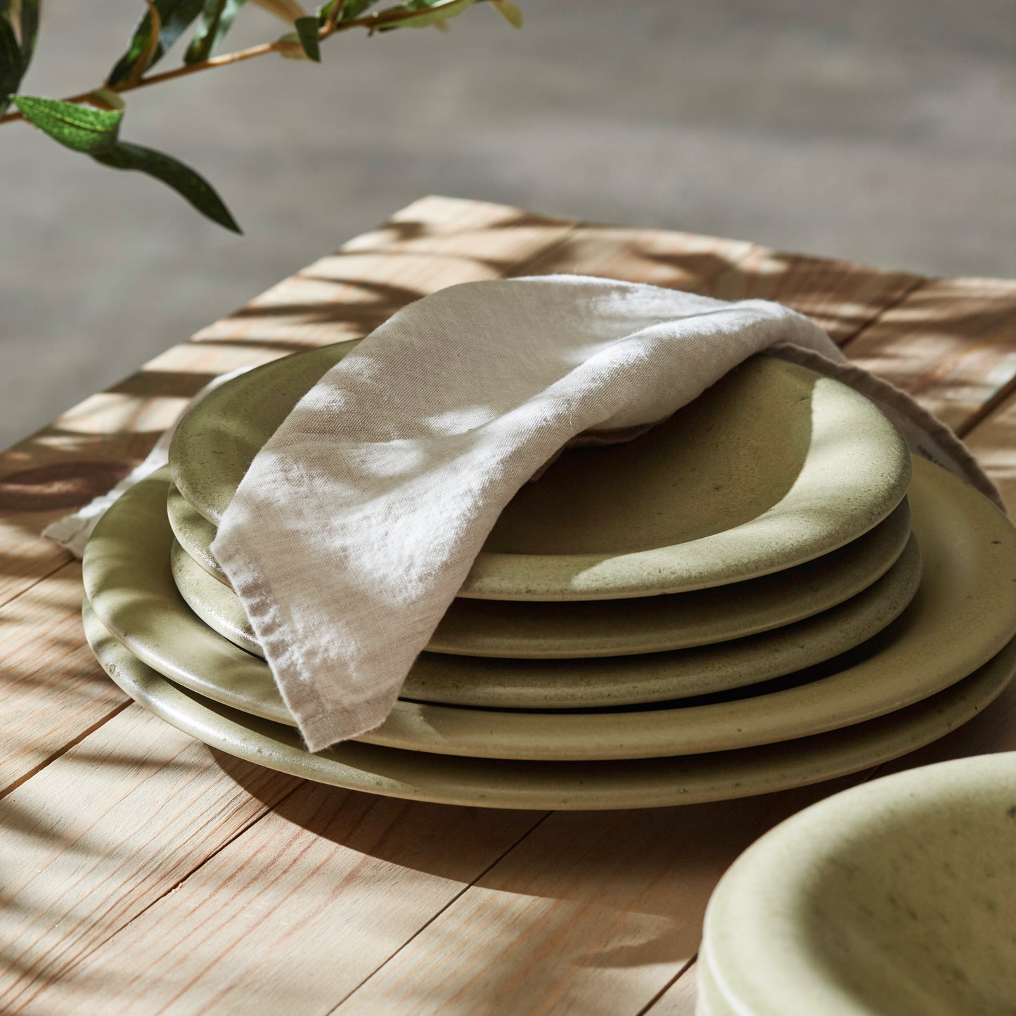 Aro Stoneware Dinnerware Set - Green Matte - Crafted in Portugal - Scratch-Resistant