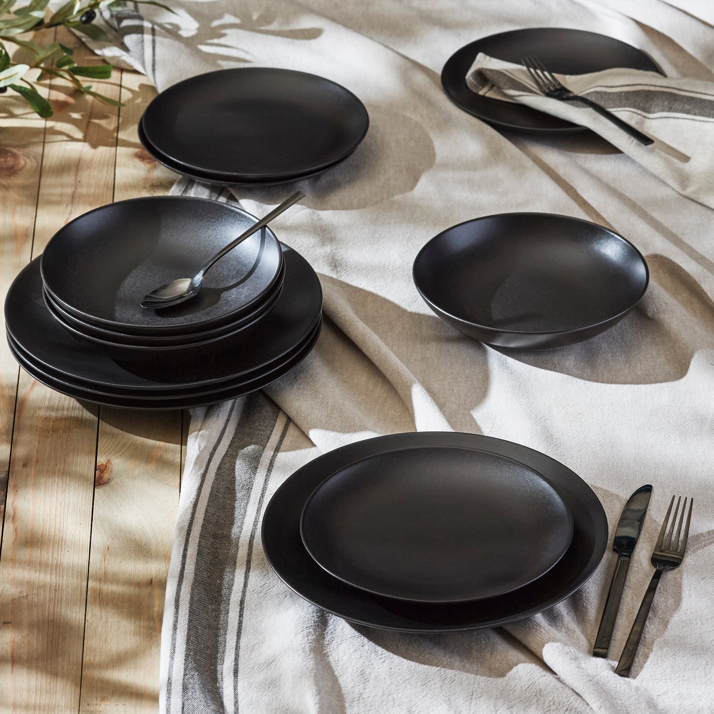 Semplice Stoneware Dinnerware Set - Black Matte - Crafted in Portugal