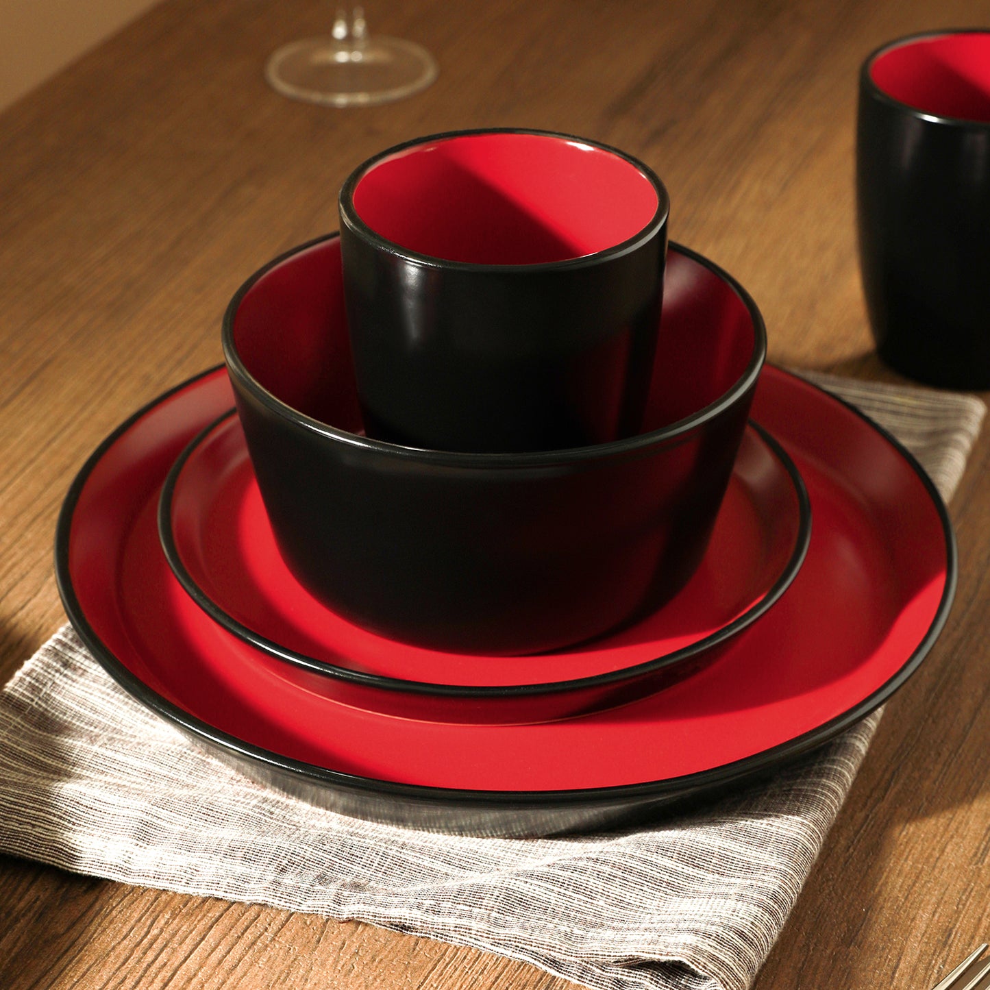 Albie Stoneware Dinnerware Set - Red And Black