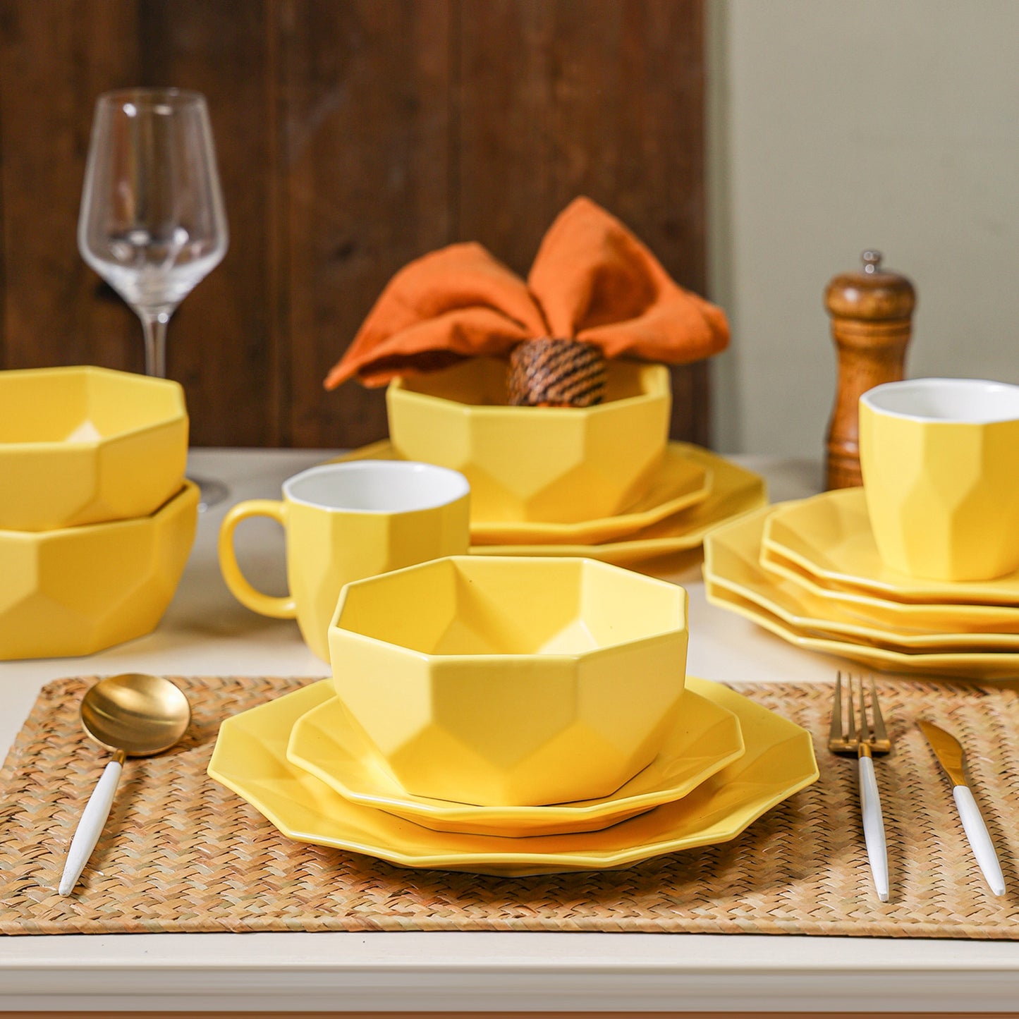 Jamie Porcelain Dinnerware Set - Yellow